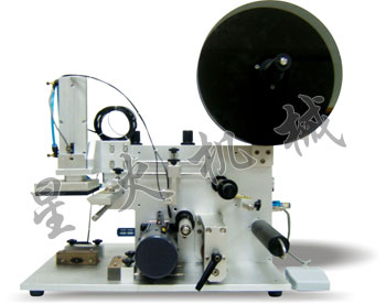 半自動(dòng)氣動(dòng)貼標(biāo)簽機(jī)